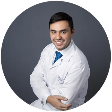 Mauricio Dala Paula Bernardes, foto de médico em estúdio