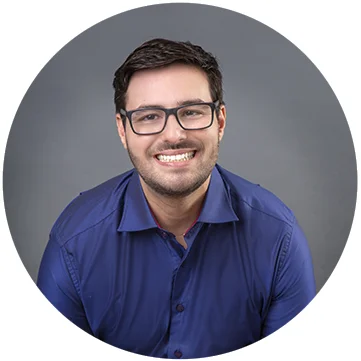 Raphael pediatra, foto de medico em estúdio